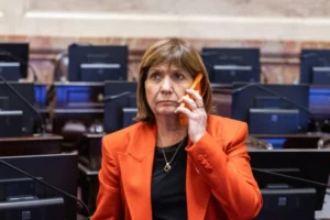El oficialismo busca ahora frenar en el Senado la ofensiva por interpelar a Adorni