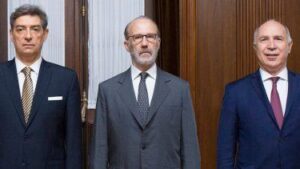 Por decreto, el gobierno de Javier Milei oficializó nuevos requisitos para designar jueces de la Corte Suprema